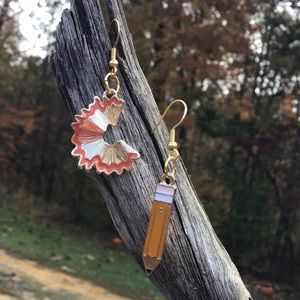 ADORABLE Gold plated pencil & shaving earrings 925